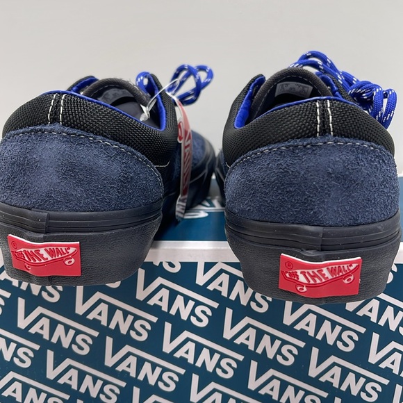 Vans Women’s Era VIt Lx
Hiker Dress Blues
VN0A4BNHLKZ
Sneakers - Picture 13 of 16